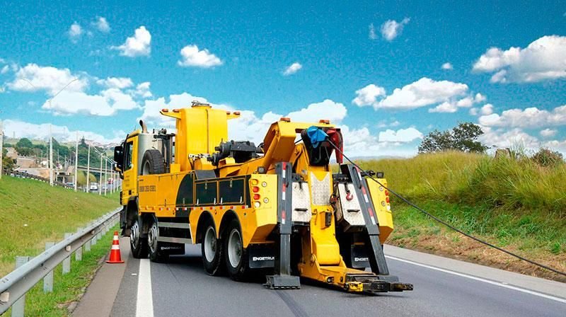 Caminhão guincho pesado atendendo ocorrência na rodovia de acesso a Itu